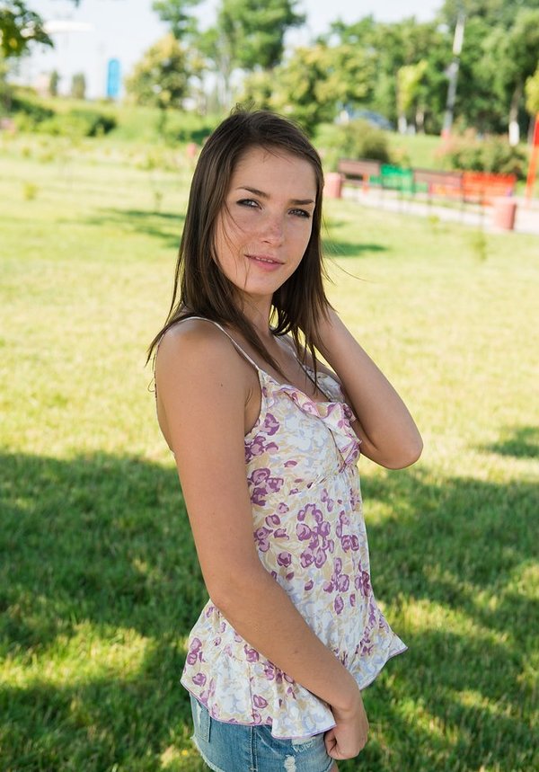 Диночка, 20 лет, 0 размер груди